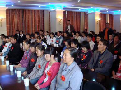 拉斯維加斯游戲3499集團(tuán)扶危助困•傳承愛心一片