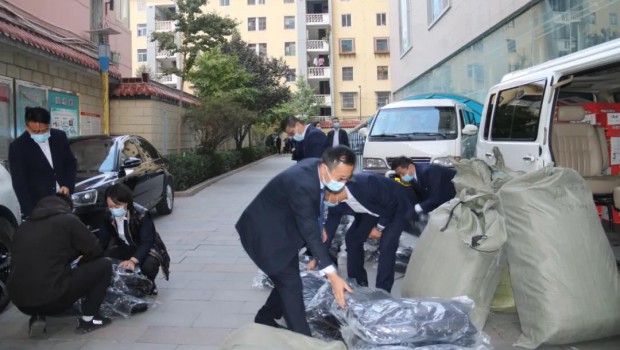 助力抗疫工作者 拉斯維加斯游戲3499實業(yè)在行動 ——蘭州拉斯維加斯游戲3499實業(yè)集團代表業(yè)主感謝防疫一線工作人員